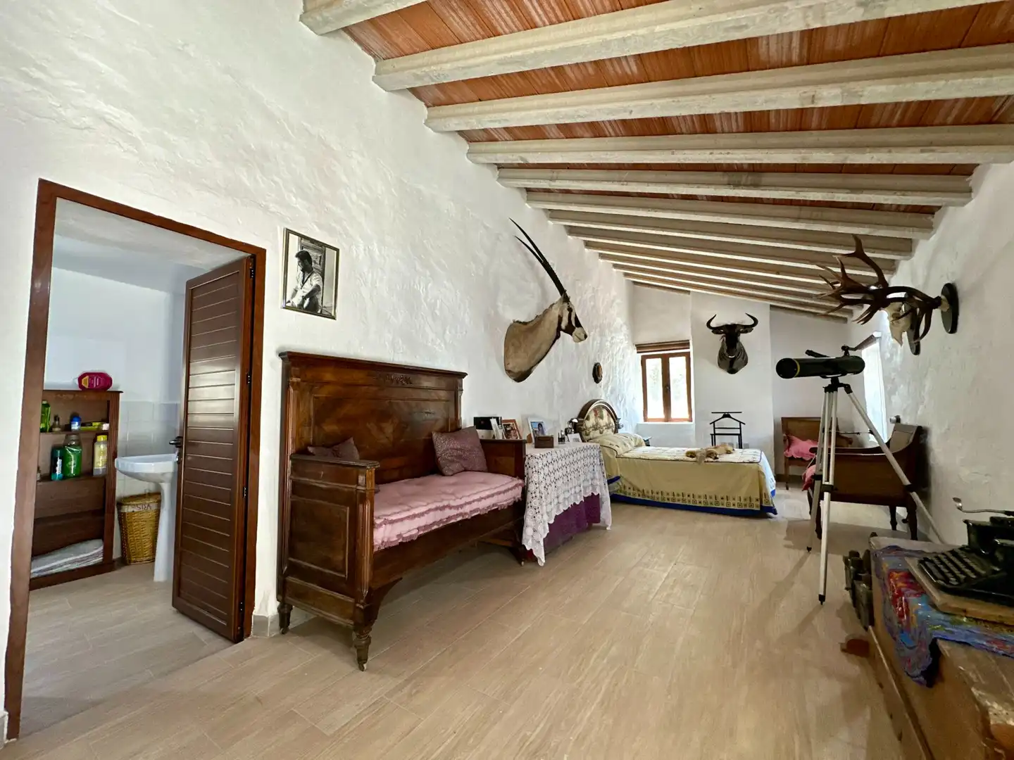 Dormitori de Finca rústica en venda en Sierro amb Aire condicionat, Calefacció i Jardí privat