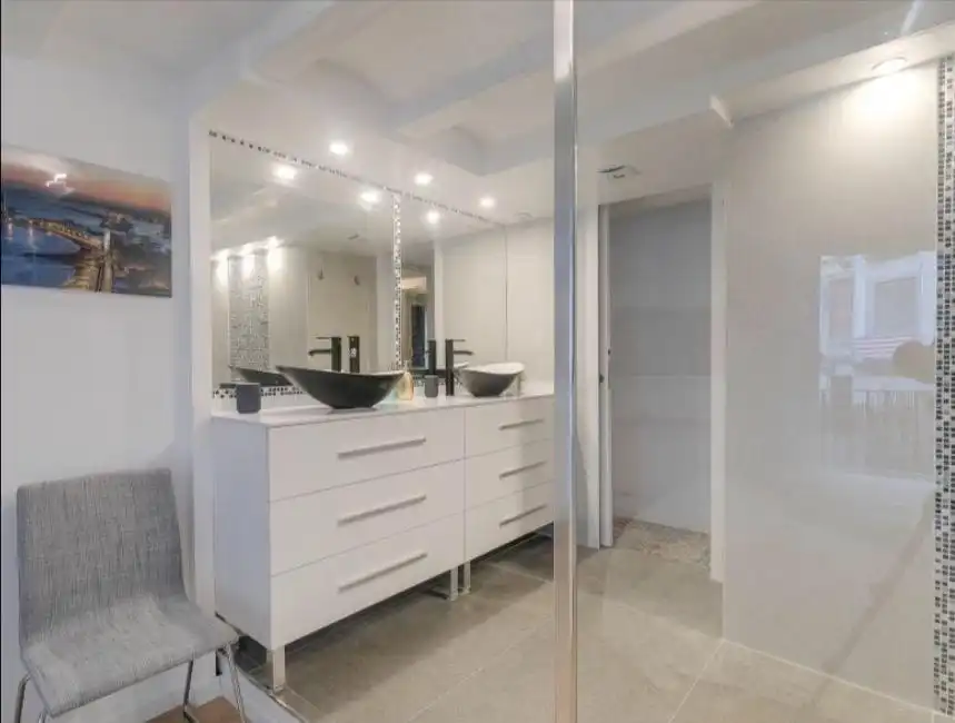 Baño de Apartamento en venta en Barcelona con Balcón