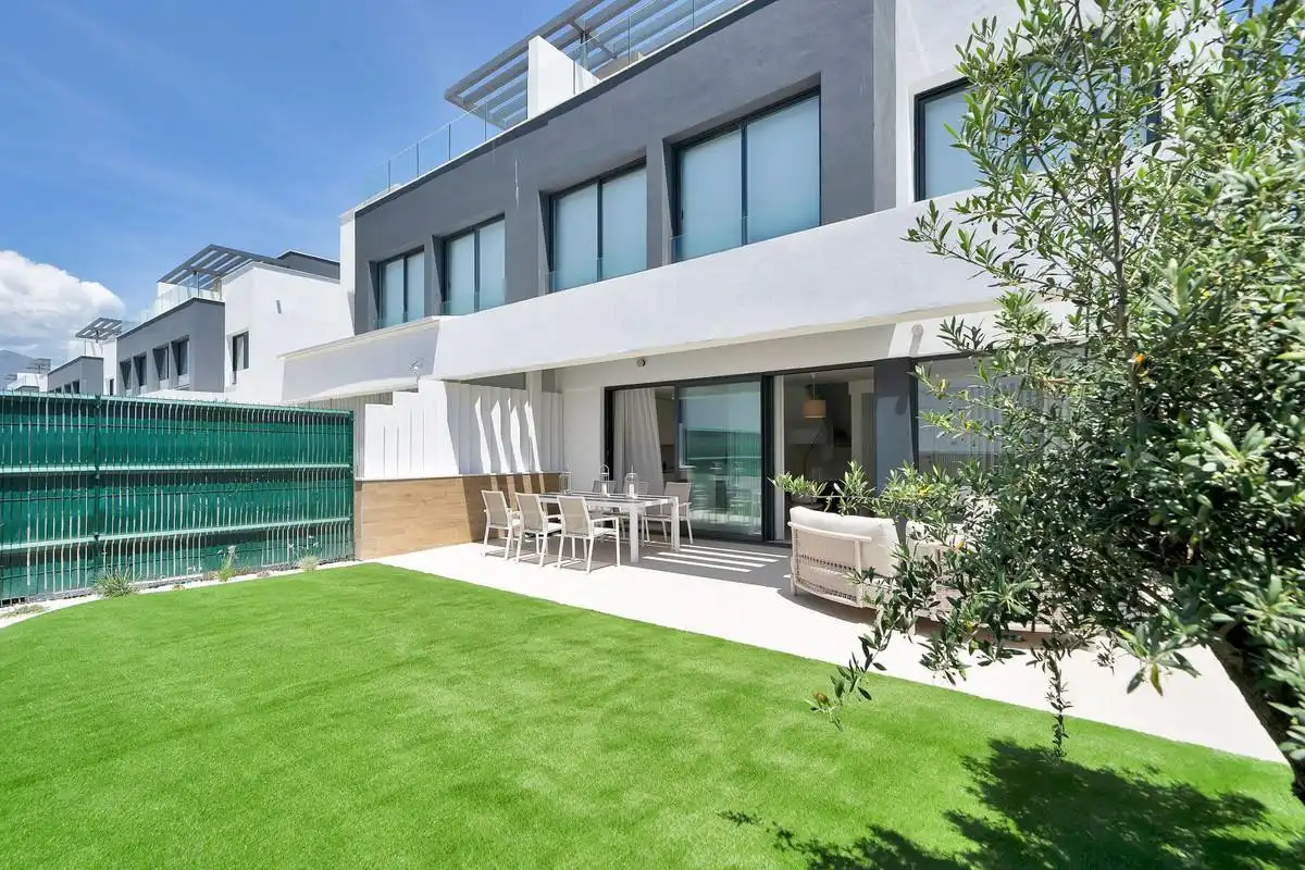 Terraza de Casa adosada de alquiler en Estepona con Aire acondicionado, Jardín privado y Terraza