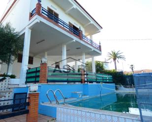 Piscina de Casa o xalet en venda en Alzira amb Jardí privat, Terrassa i Piscina