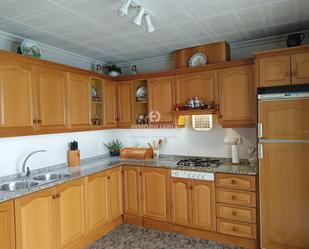 Cuina de Casa o xalet en venda en Algueña amb Calefacció, Terrassa i Traster