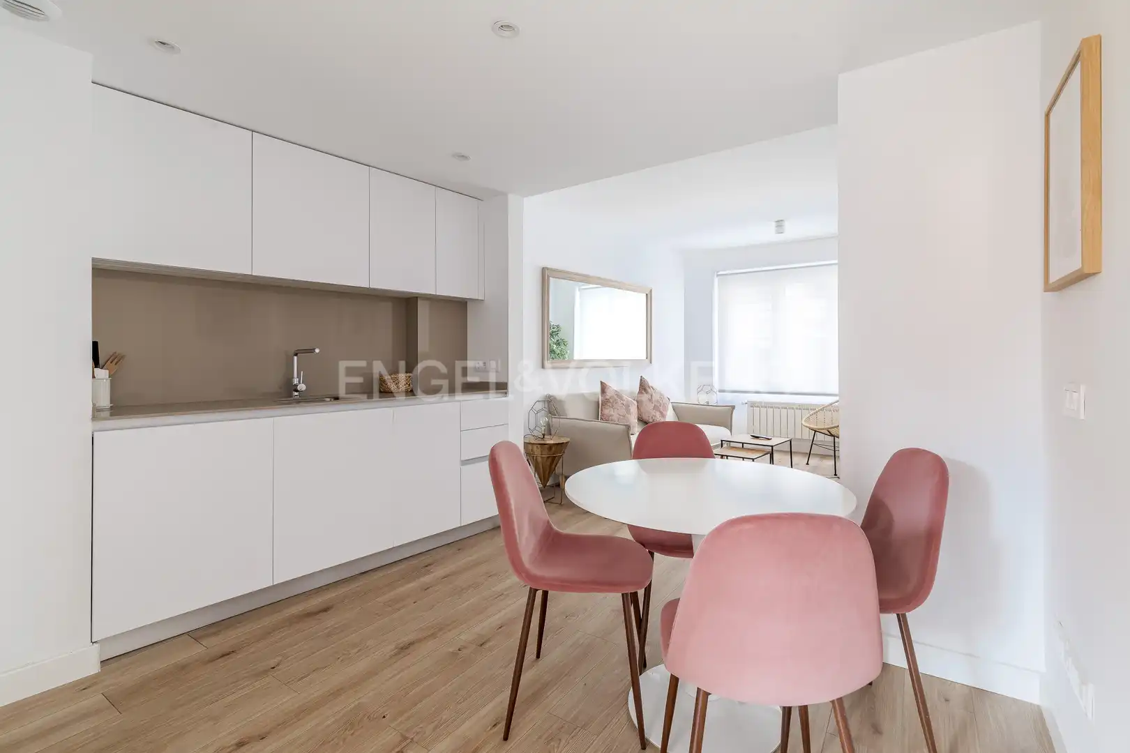Comedor de Apartamento de alquiler en Madrid con Aire acondicionado, Calefacción y Amueblado
