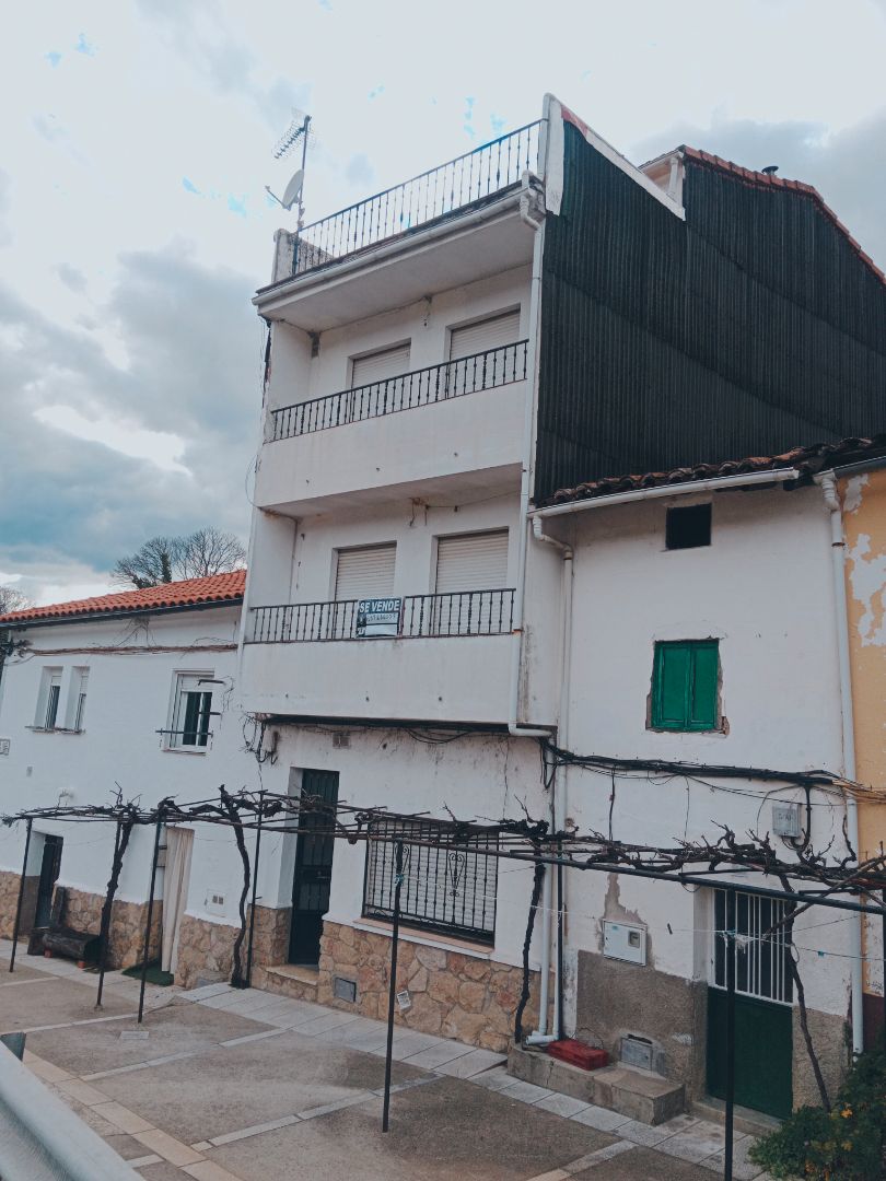 Vista exterior de Edifici en venda en Jerte