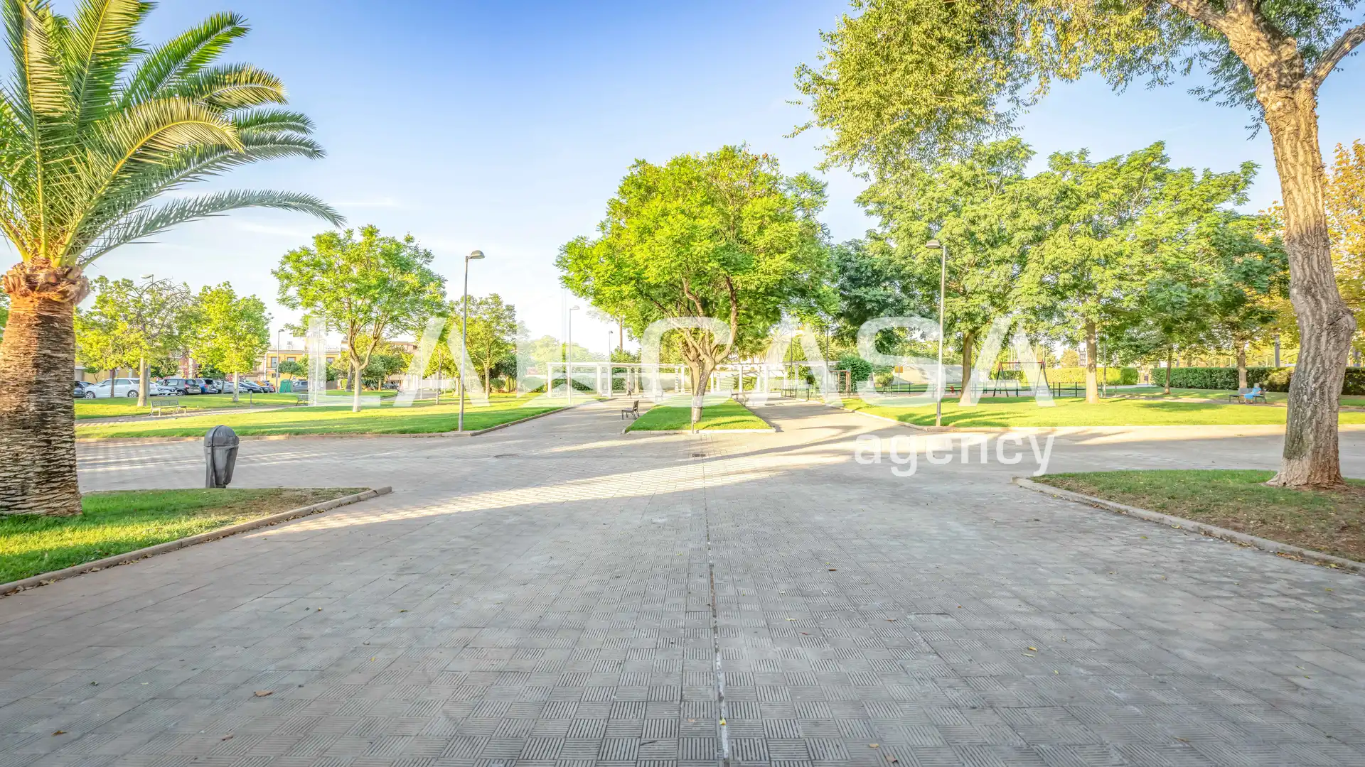 Planta baja en venta en Dos Hermanas con Trastero y Piscina