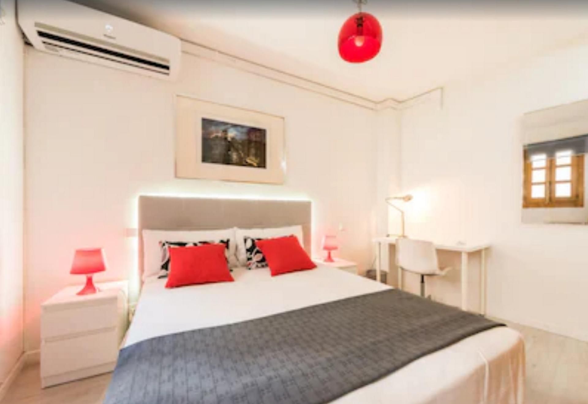 Dormitori de Apartament de lloguer en Sabadell amb Aire condicionat i Balcó