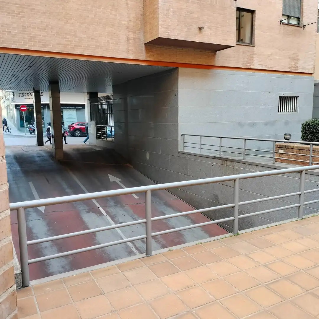 Individual en venta en Calle INFANTA MERCEDES, imagen 2
