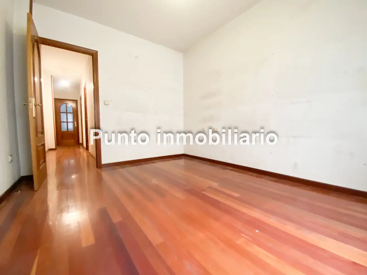 Living room of Flat for sale in Valladolid  with Heating, Parquet flooring and Terrace