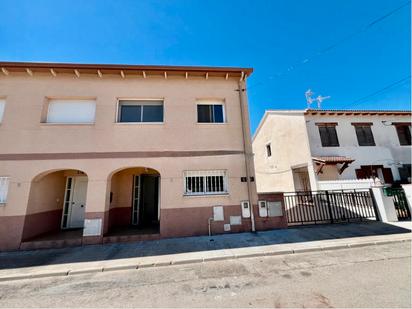 Außenansicht von Einfamilien-Reihenhaus zum verkauf in Roda de Berà mit Terrasse