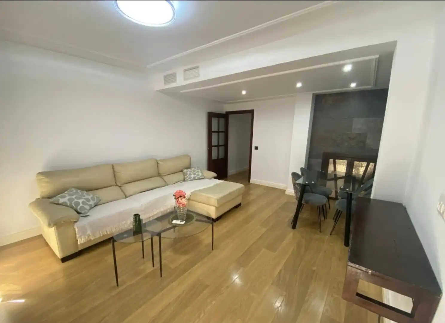 Sala de estar de Dúplex de alquiler en Dos Hermanas con Aire acondicionado, Parquet y Terraza
