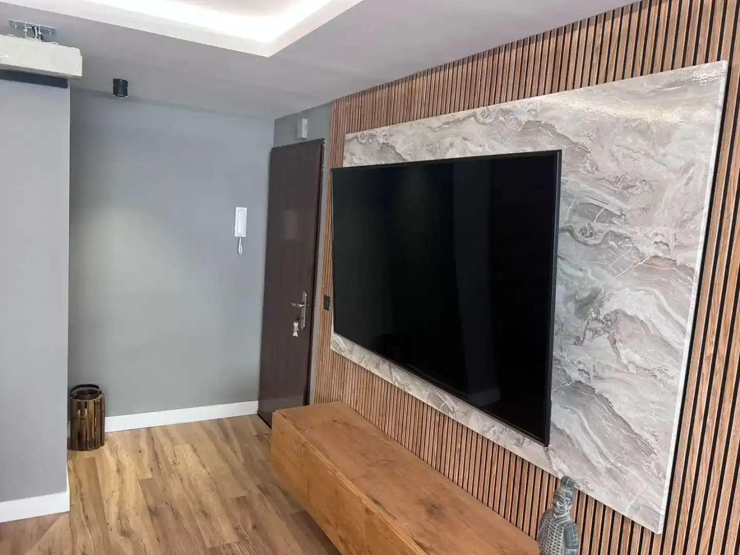 Sala d'estar de Pis en venda en Estepona amb Aire condicionat, Parquet i Piscina