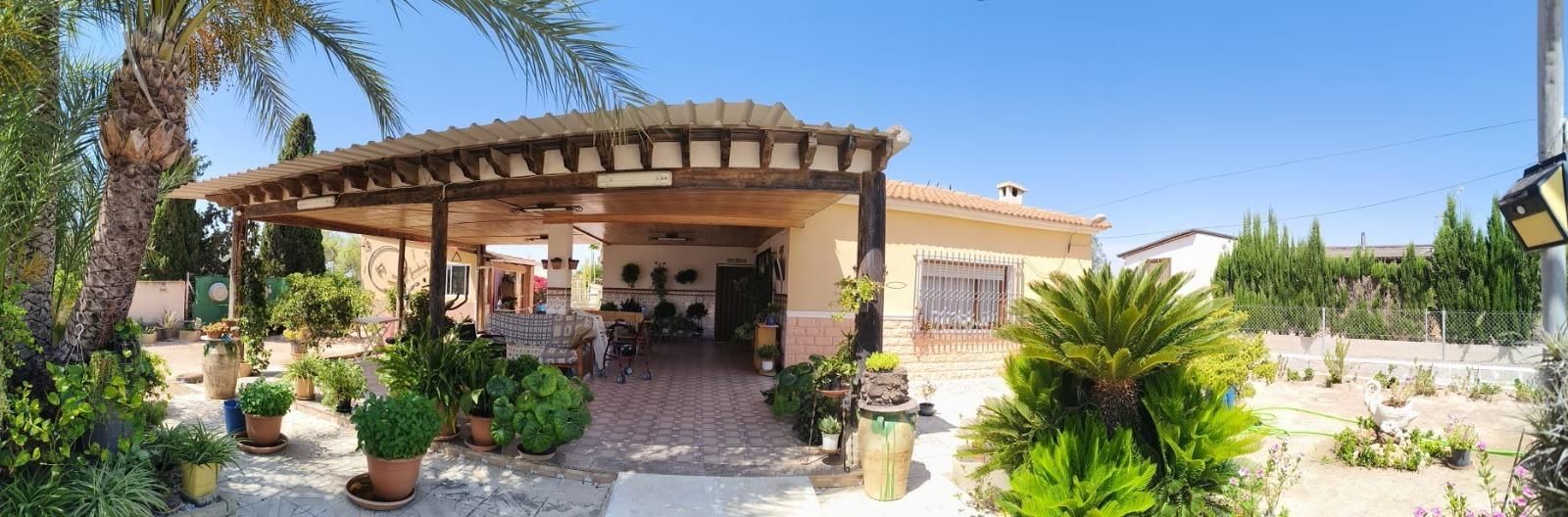 Vista exterior de Casa o xalet en venda en Crevillent amb Aire condicionat, Calefacció i Jardí privat