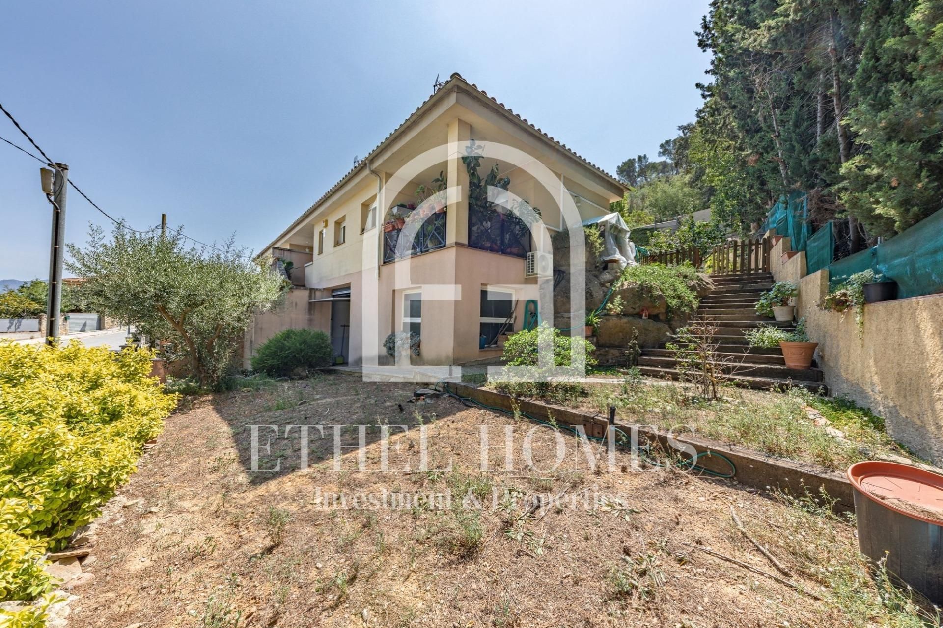 Vista exterior de Casa adosada en venda en Montornès del Vallès amb Aire condicionat, Calefacció i Jardí privat