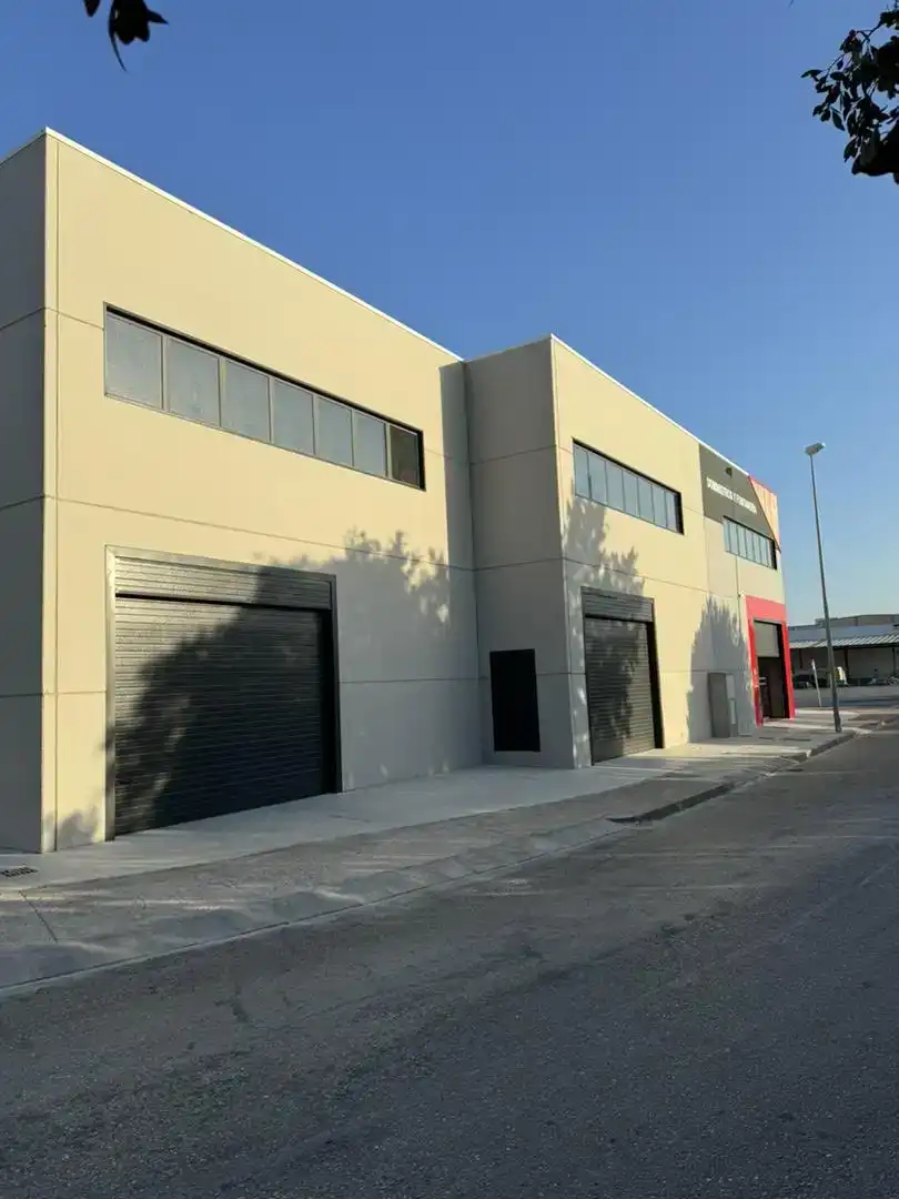 Außenansicht von Fabrikhallen zur Miete in Conil de la Frontera