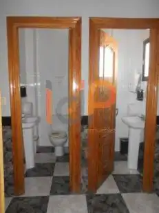 Bany de Local en venda en Taberno