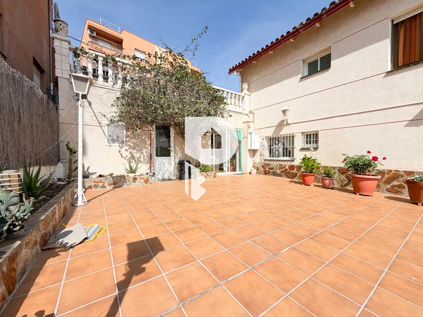 Vista exterior de Casa o xalet en venda en El Papiol amb Aire condicionat, Calefacció i Jardí privat