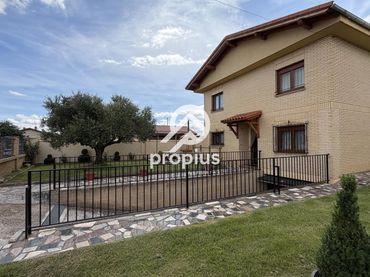Xalet amb balcó en venda a Barandas