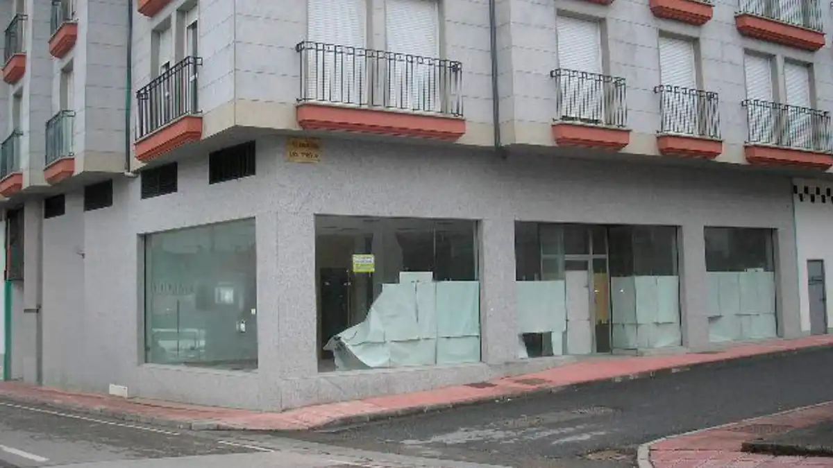 Locale commerciale in vendita a SAN ROQUE 22