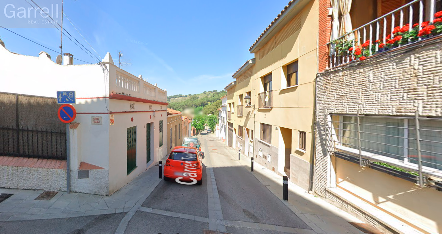 Vista exterior de Pis en venda en Tiana amb Terrassa i Balcó