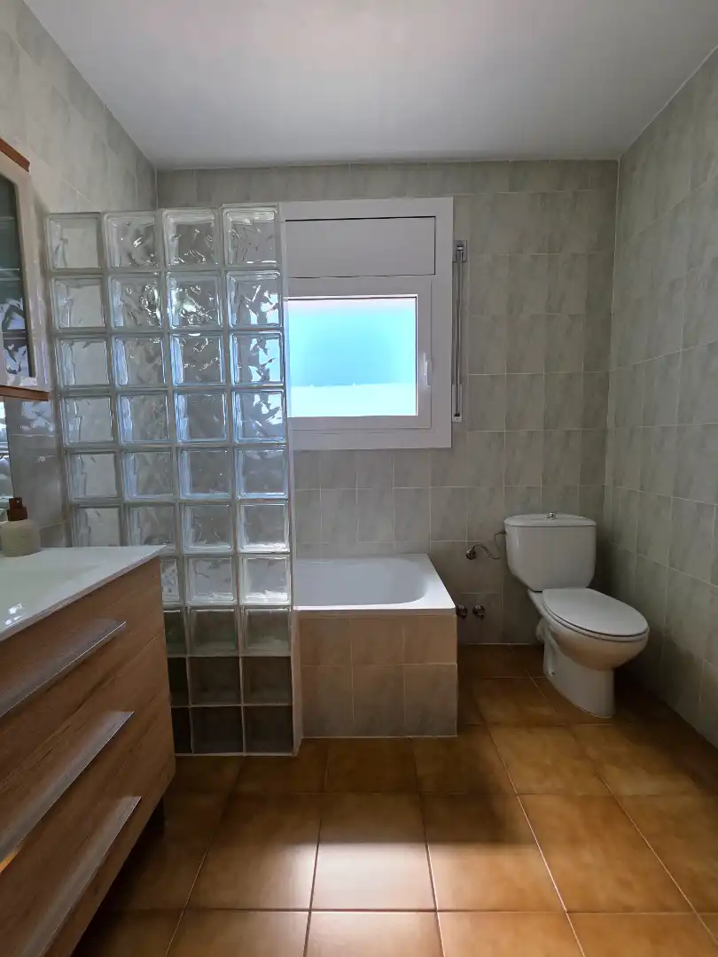 Bany de Casa o xalet en venda en Vallirana amb Aire condicionat, Calefacció i Jardí privat
