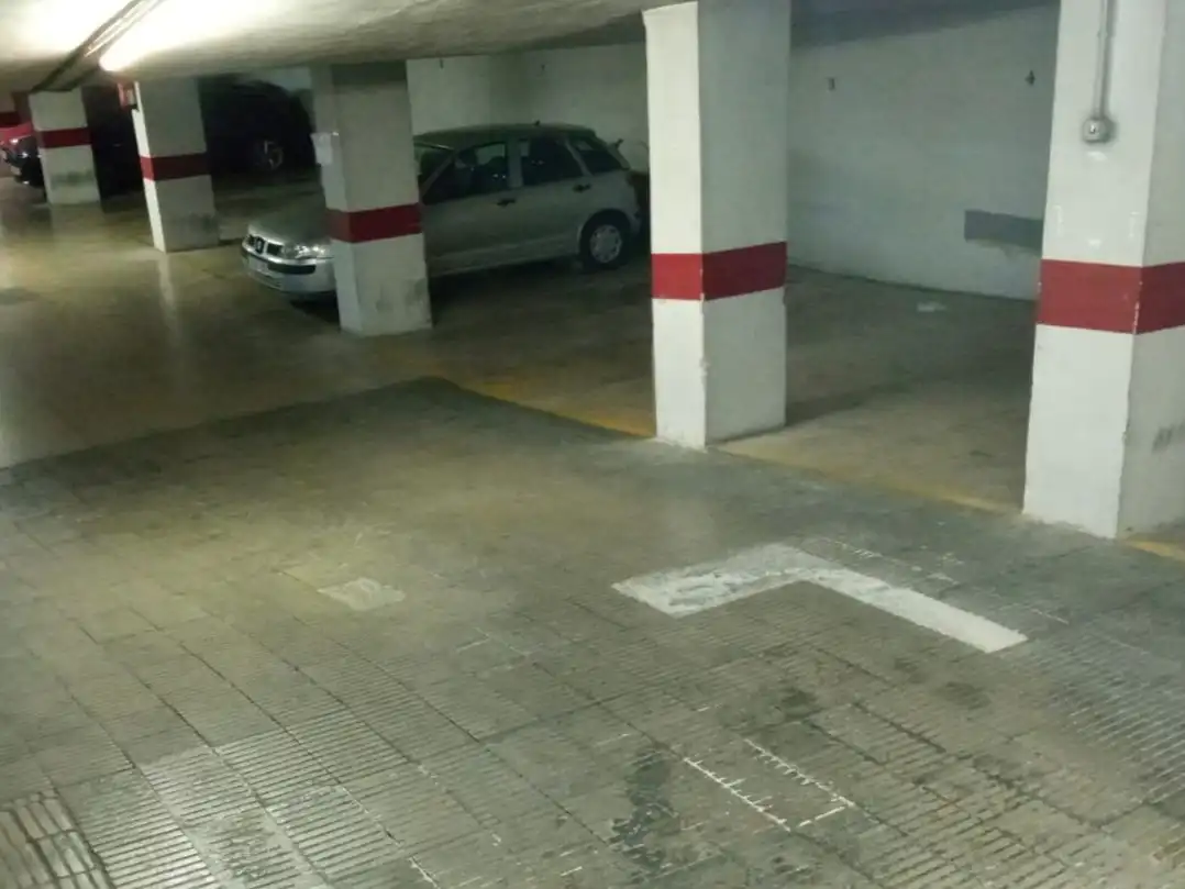 Einzelparkplatz zum Verkauf in Avenida de Chapi 25, imagen 4