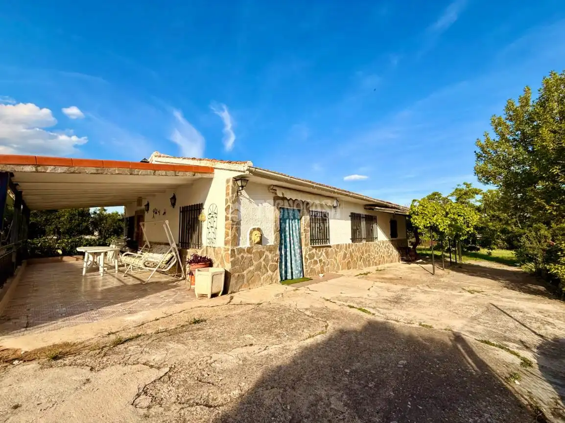 Vista exterior de Casa o chalet en venta en Serracines con Calefacción, Jardín privado y Terraza