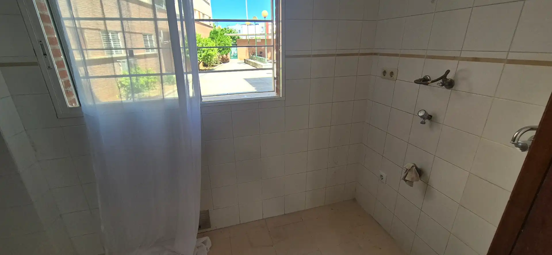 Bany de Pis en venda en Gandia amb Balcó, Internet i Alarma