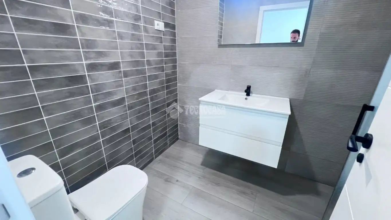 Baño de Piso en venta en Alcalá de Henares con Aire acondicionado