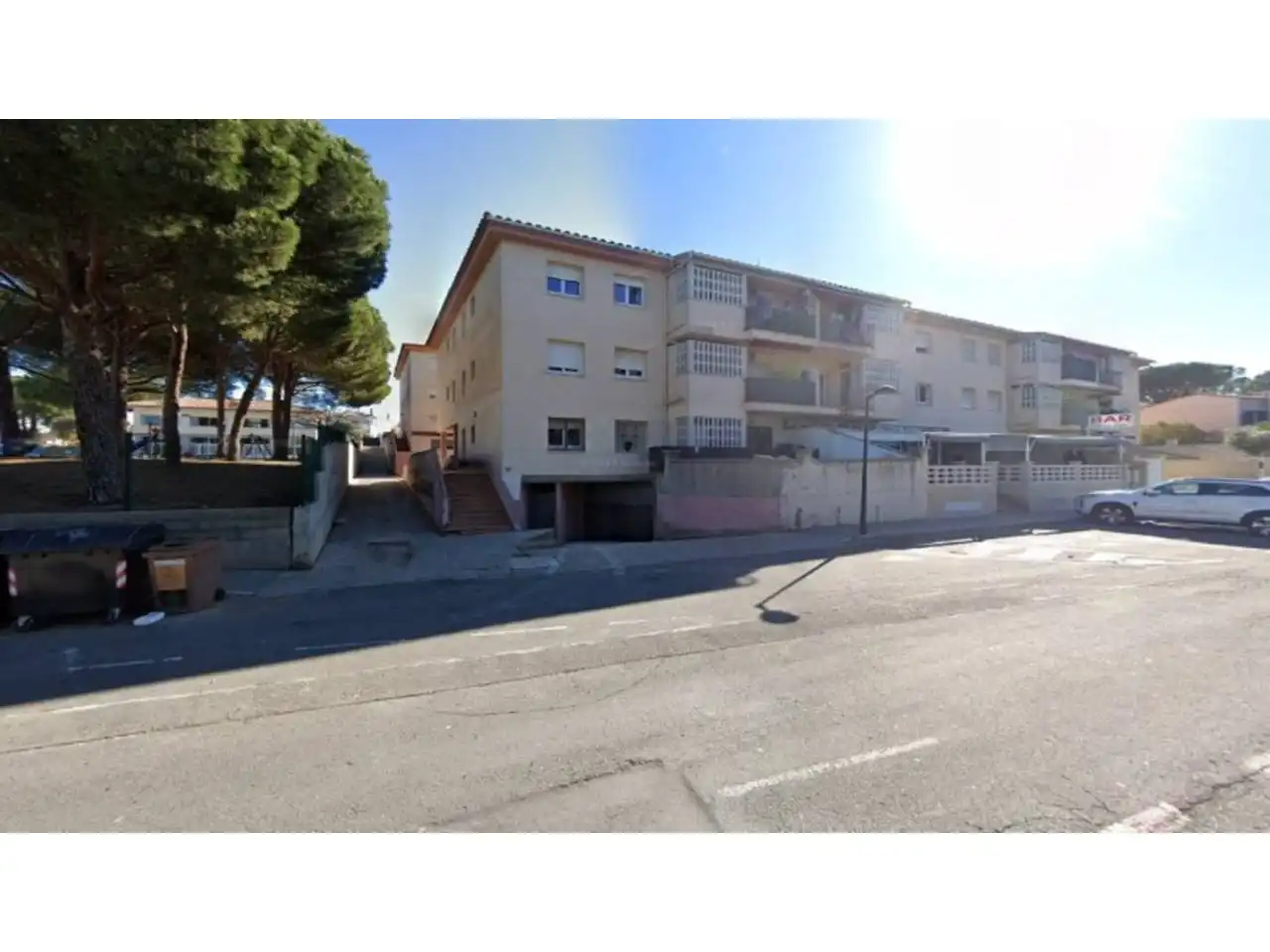Vista exterior de Pis en venda en L'Escala