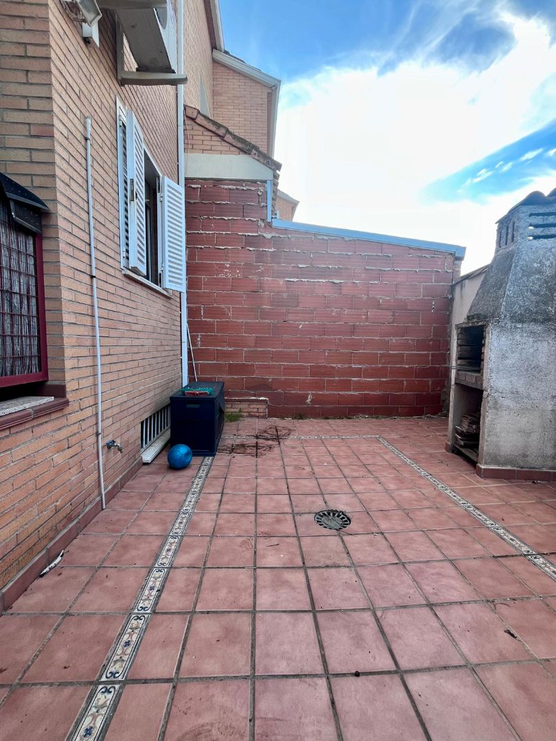 Garden of House or chalet for sale in Yuncler  with Air Conditioner and Furnished