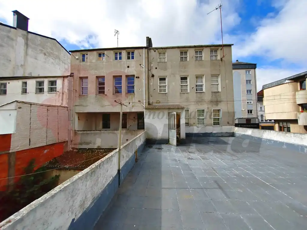 Vista exterior de Edificio en venta en Lugo
