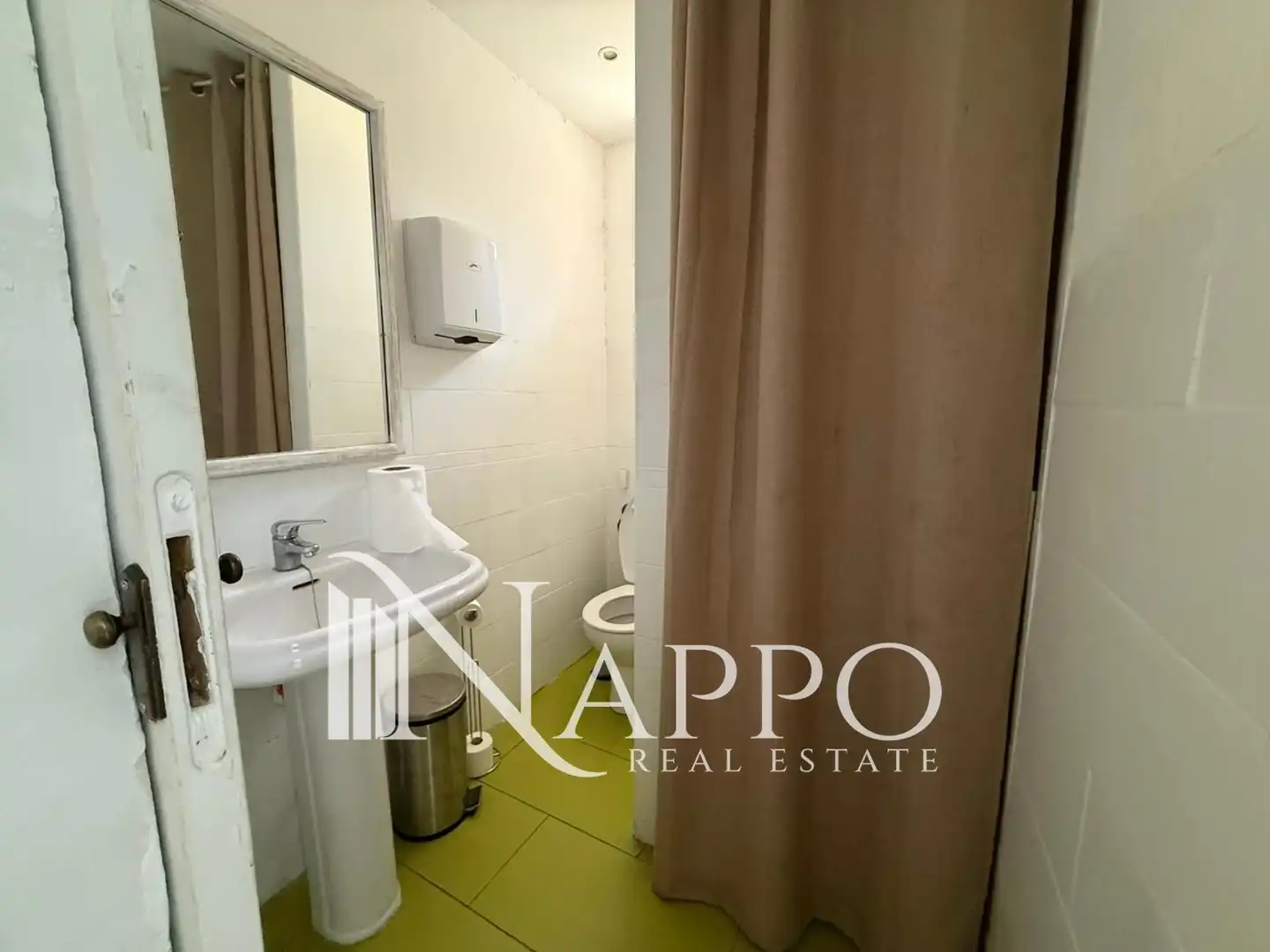 Badezimmer von Geschaftsraum zur Miete in Calvià mit Klimaanlage, Terrasse und Internet