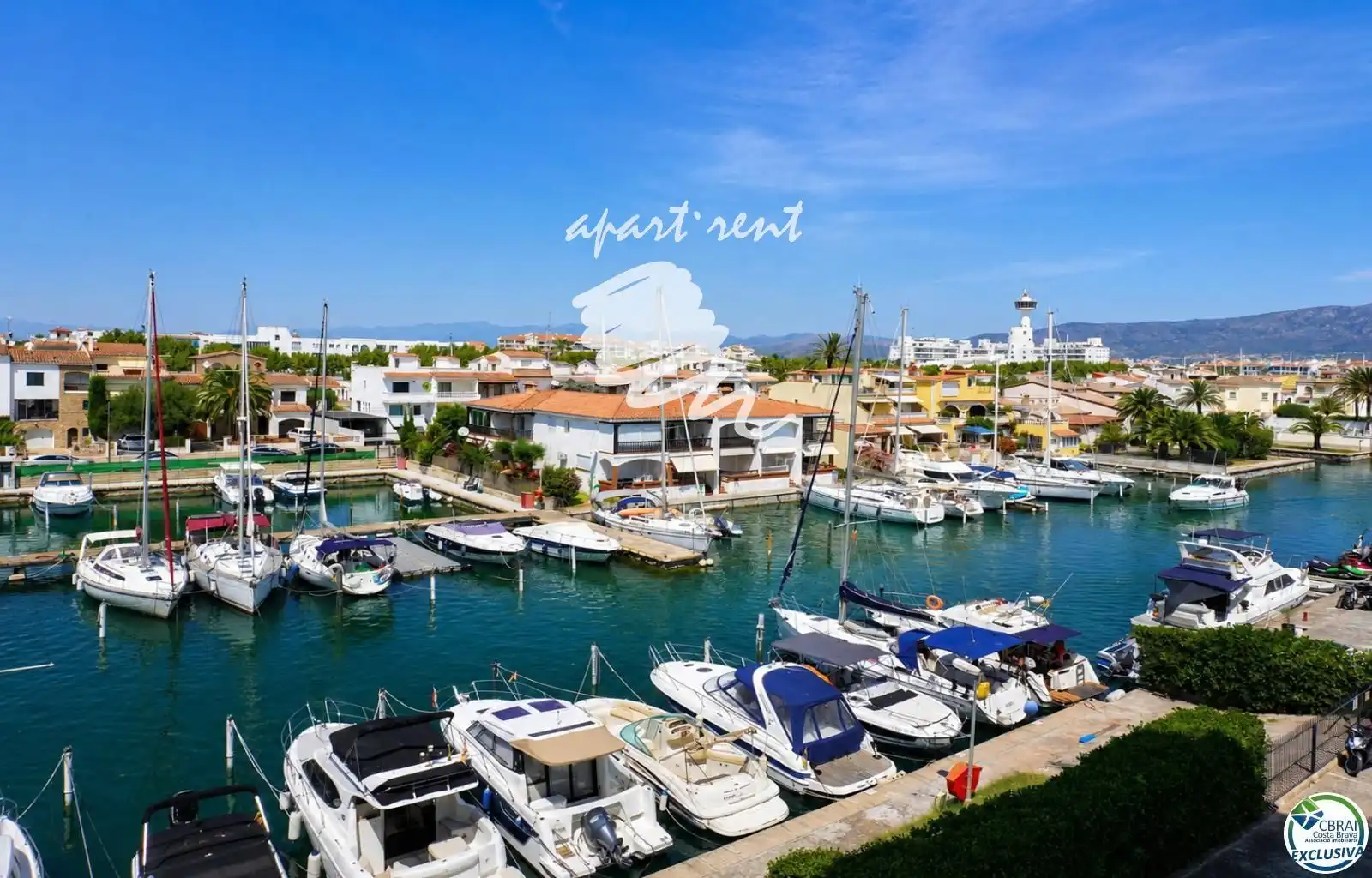 Vista exterior de Pis en venda en Empuriabrava amb Aire condicionat, Terrassa i Moblat
