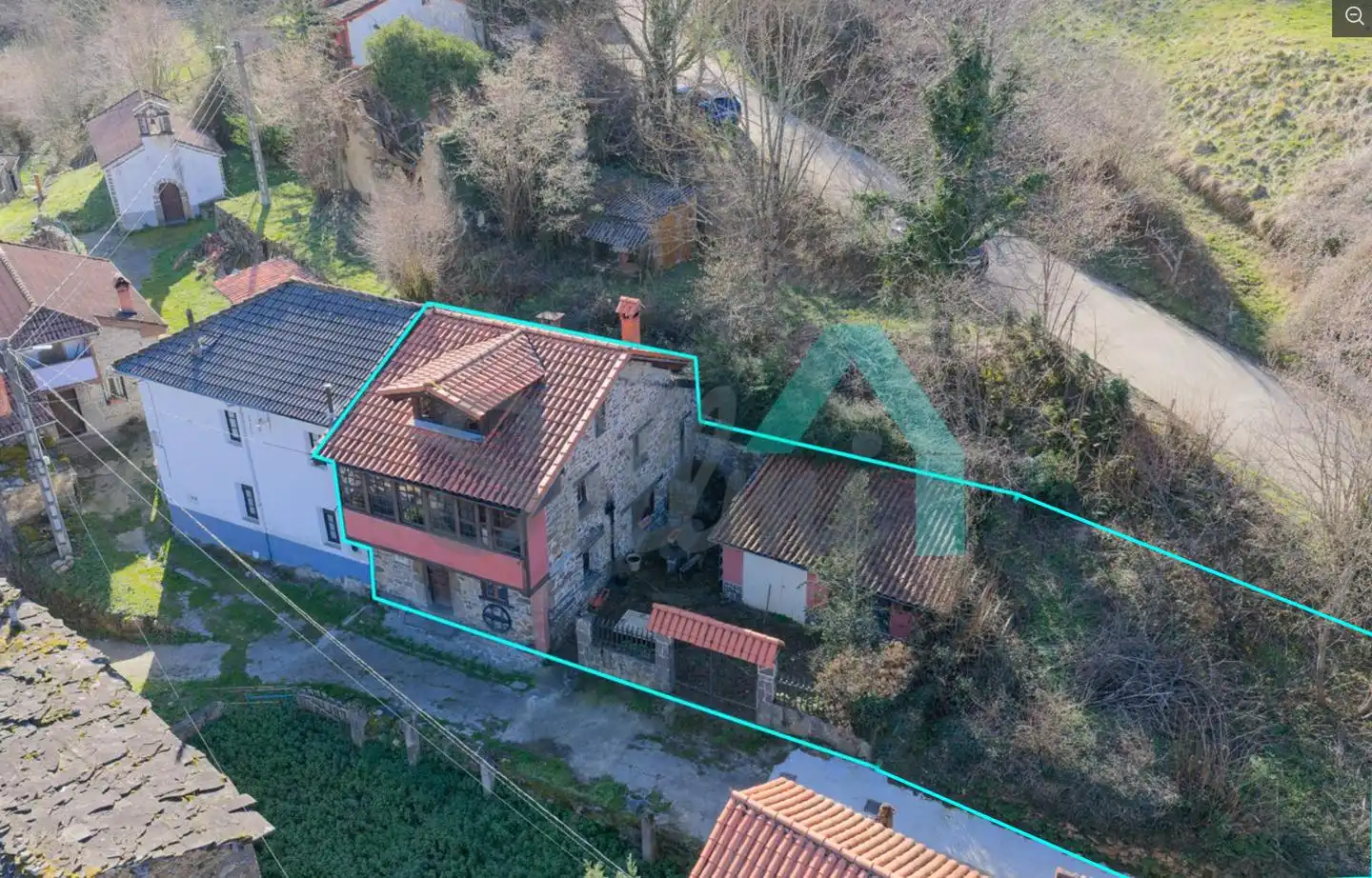 Casa adosada en venda en Aller amb Jardí privat, Terrassa i Traster