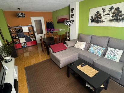 Living room of Flat for sale in  Madrid Capital