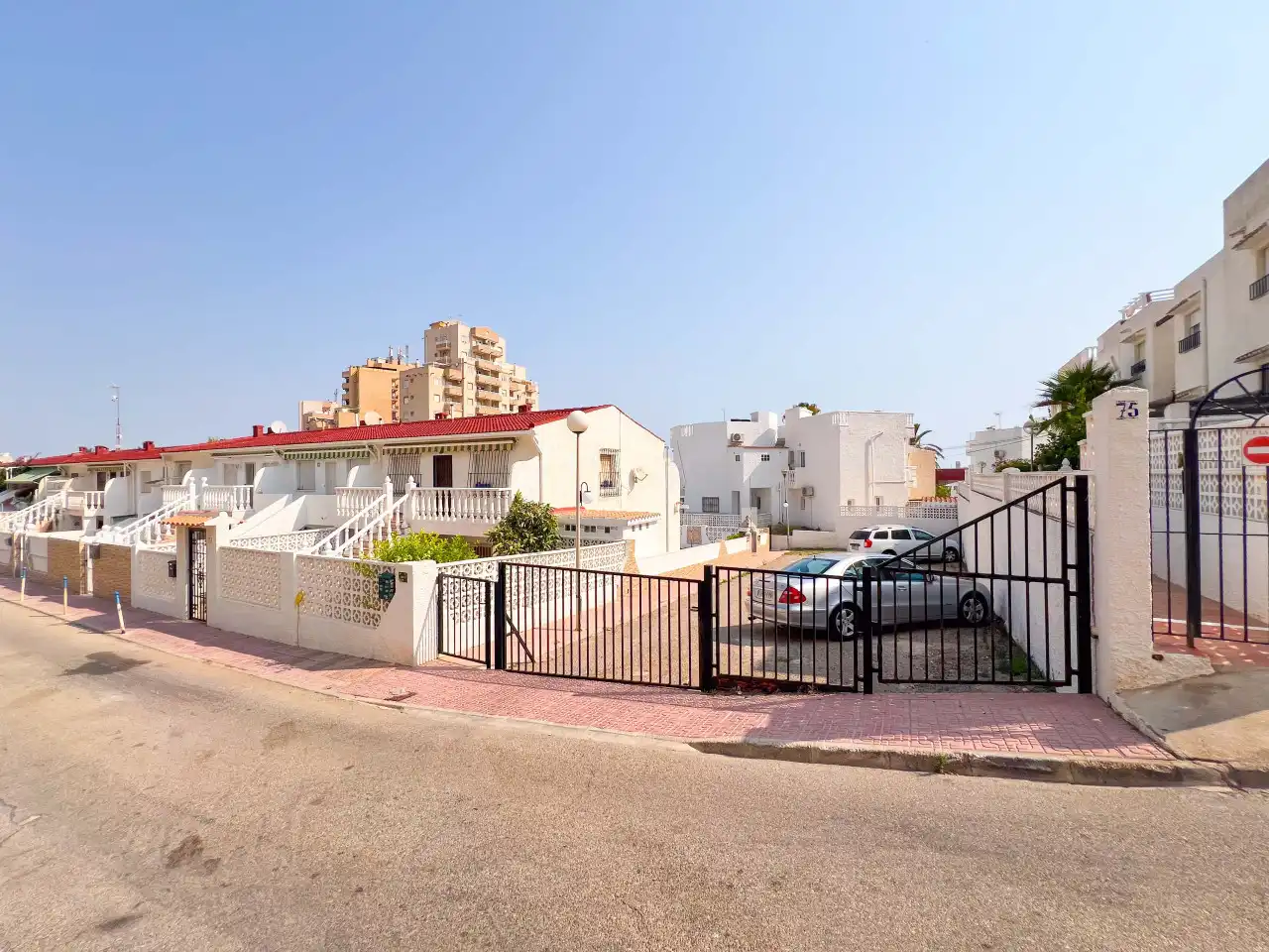 Vista exterior de Casa o xalet en venda en Torrevieja amb Aire condicionat, Calefacció i Terrassa