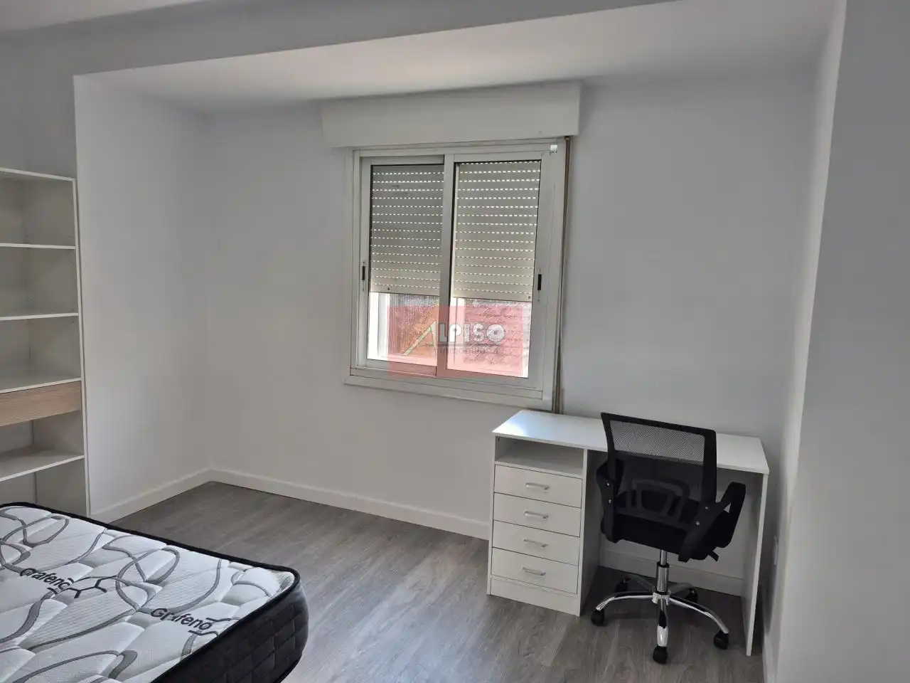 Habitación de Piso de alquiler en Ourense Capital  con Calefacción, Trastero y Amueblado