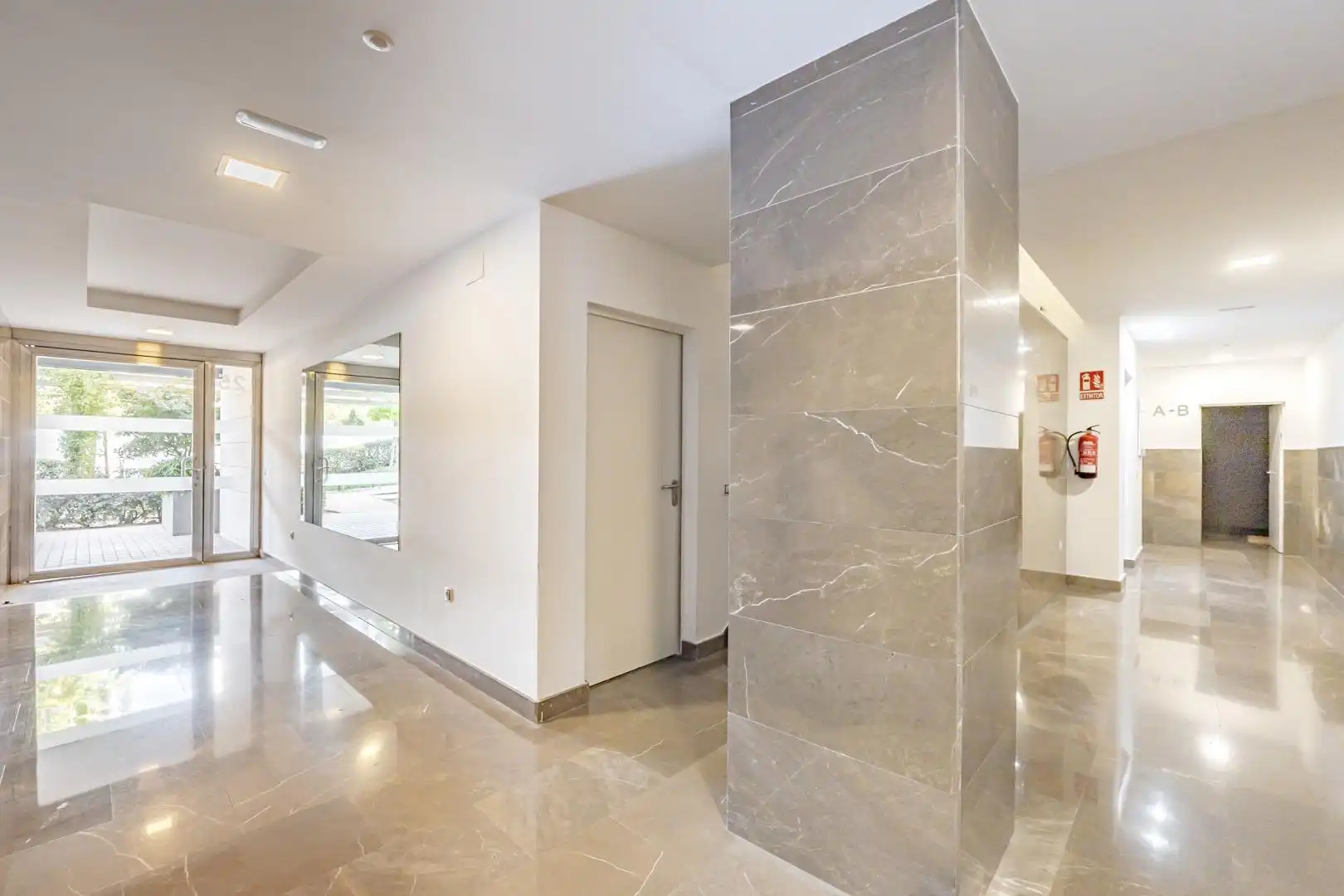 Ground floor for rent in Madrid  with Air Conditioner, Heating and Terrace