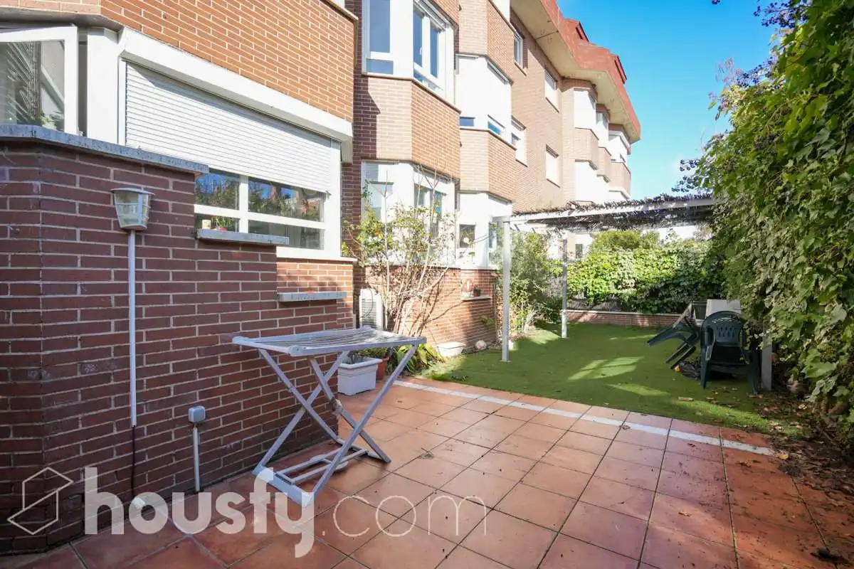 Terraza de Planta baja en venta en Las Rozas de Madrid con Aire acondicionado, Calefacción y Jardín privado