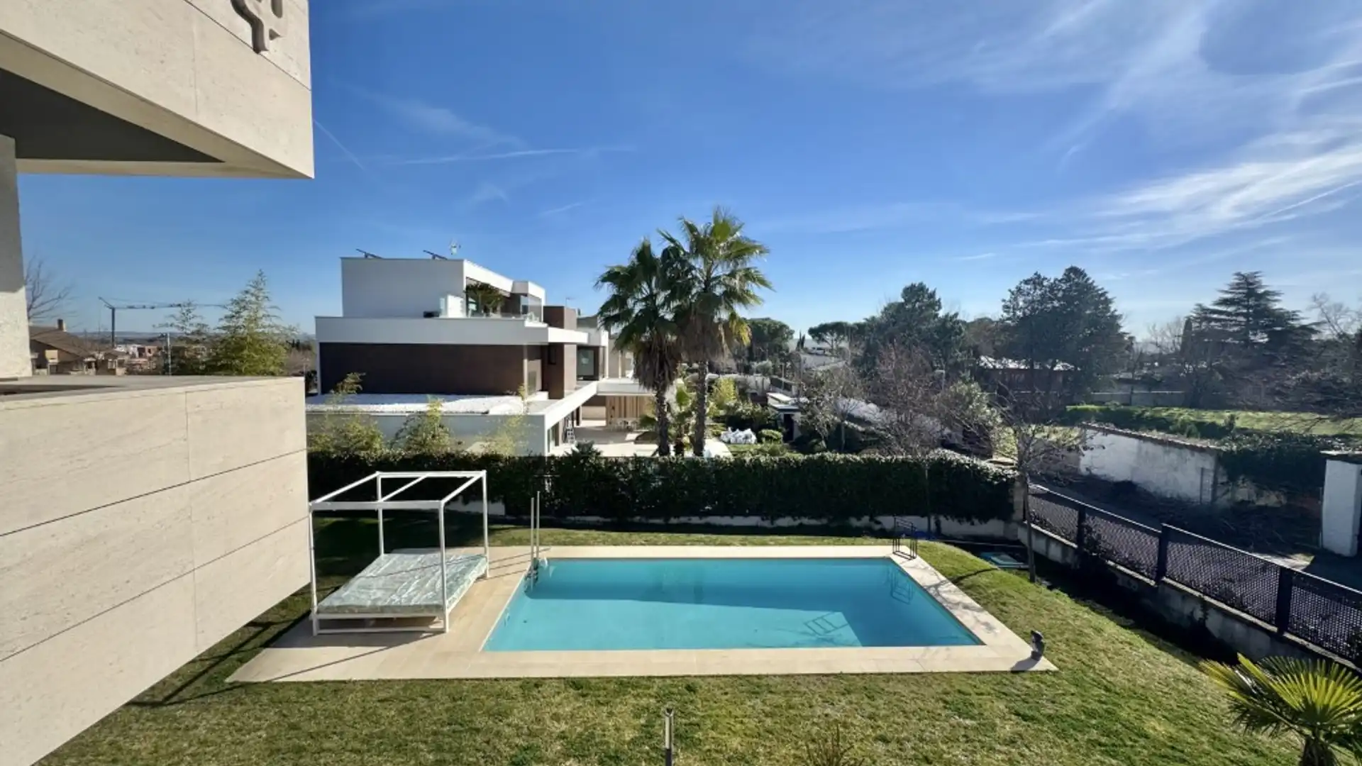 Swimming pool of Houses for sale in Fuente del Fresno