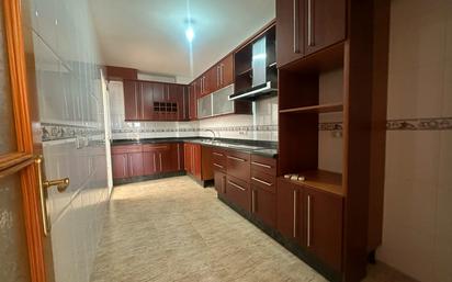 Kitchen of Flat for sale in Vícar