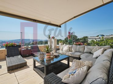 Casa con balcone in vendita a Carrer Maria Reina