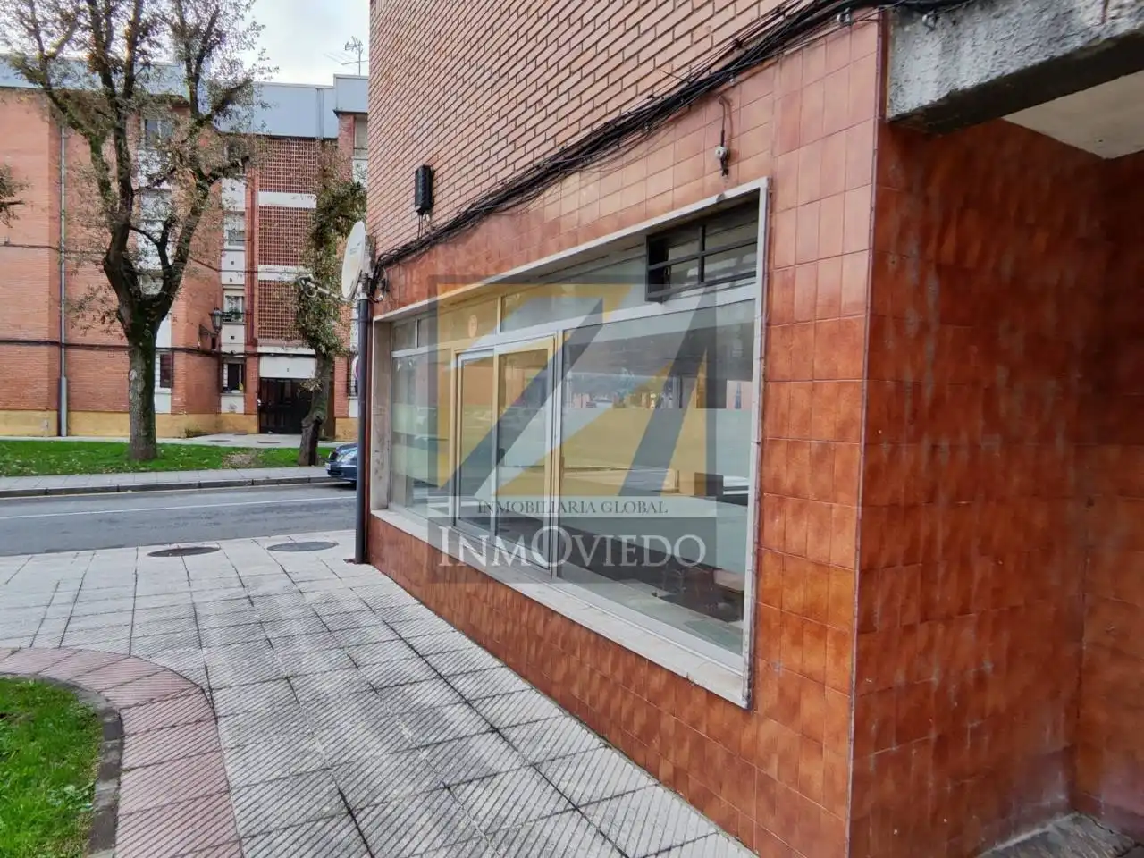 Vista exterior de Local de alquiler en Oviedo 