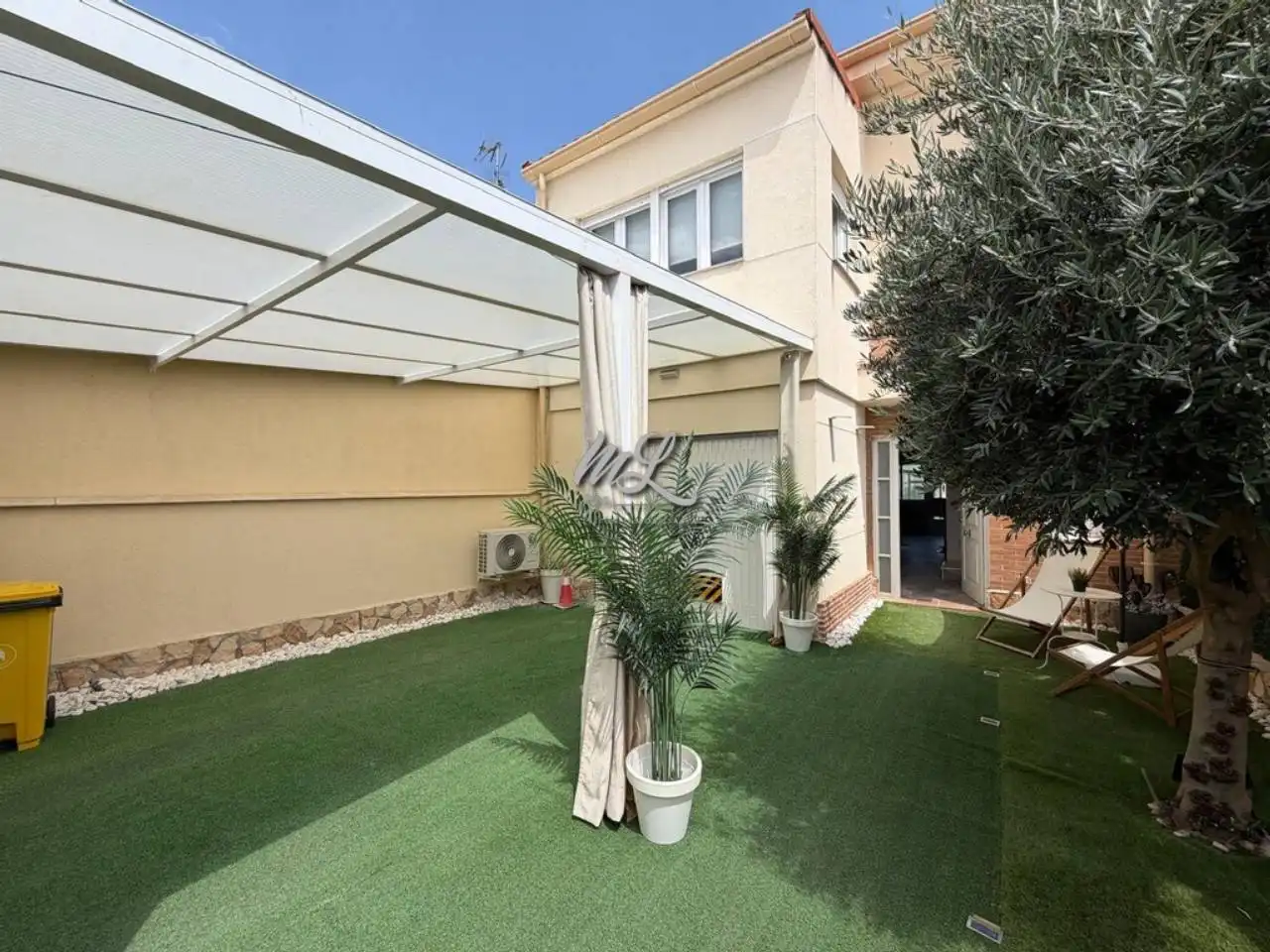 Terrassa de Casa adosada en venda en Camarena amb Aire condicionat, Calefacció i Jardí privat