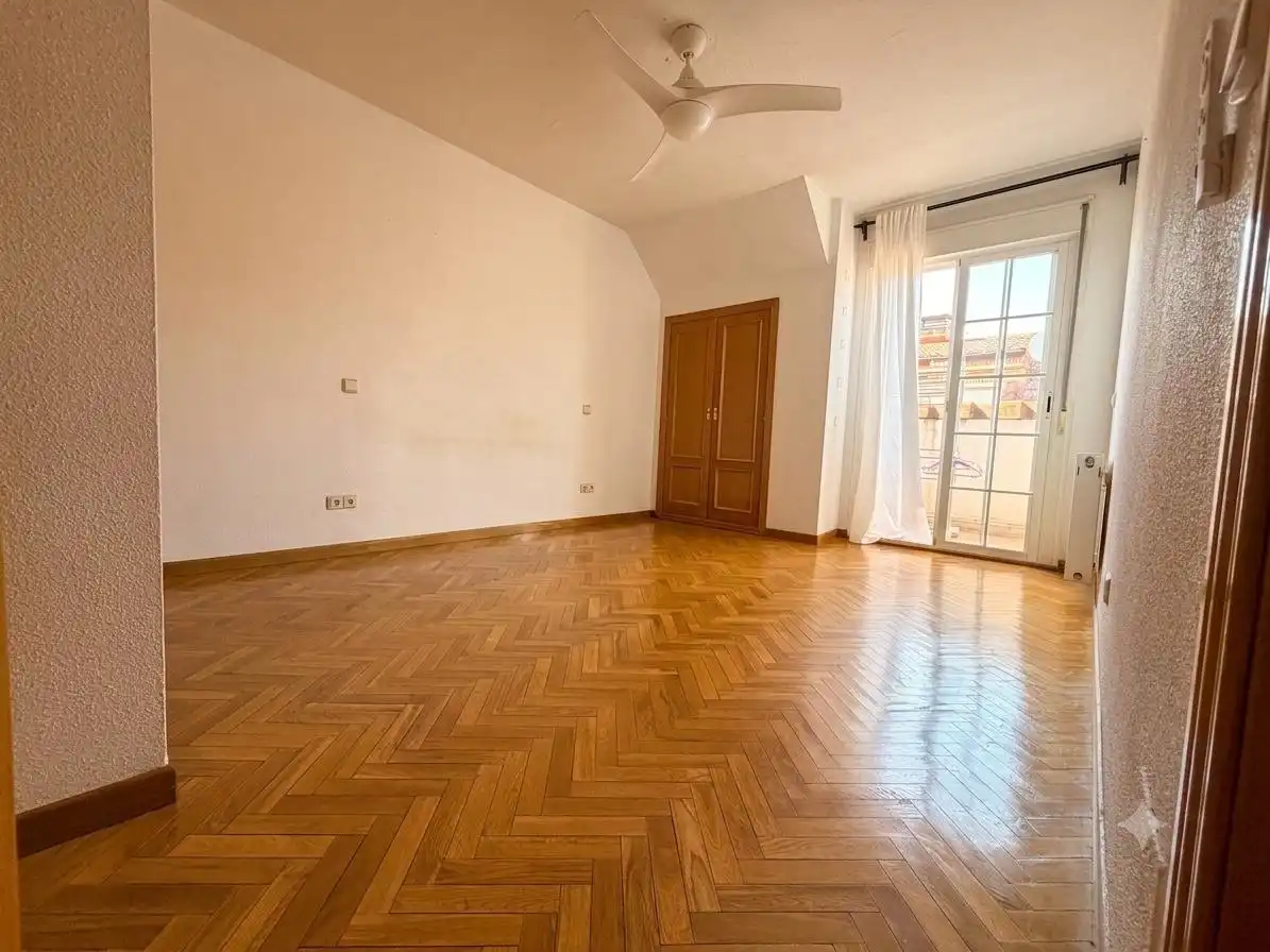 Habitación de Dúplex en venta en Collado Villalba con Calefacción, Parquet y Terraza
