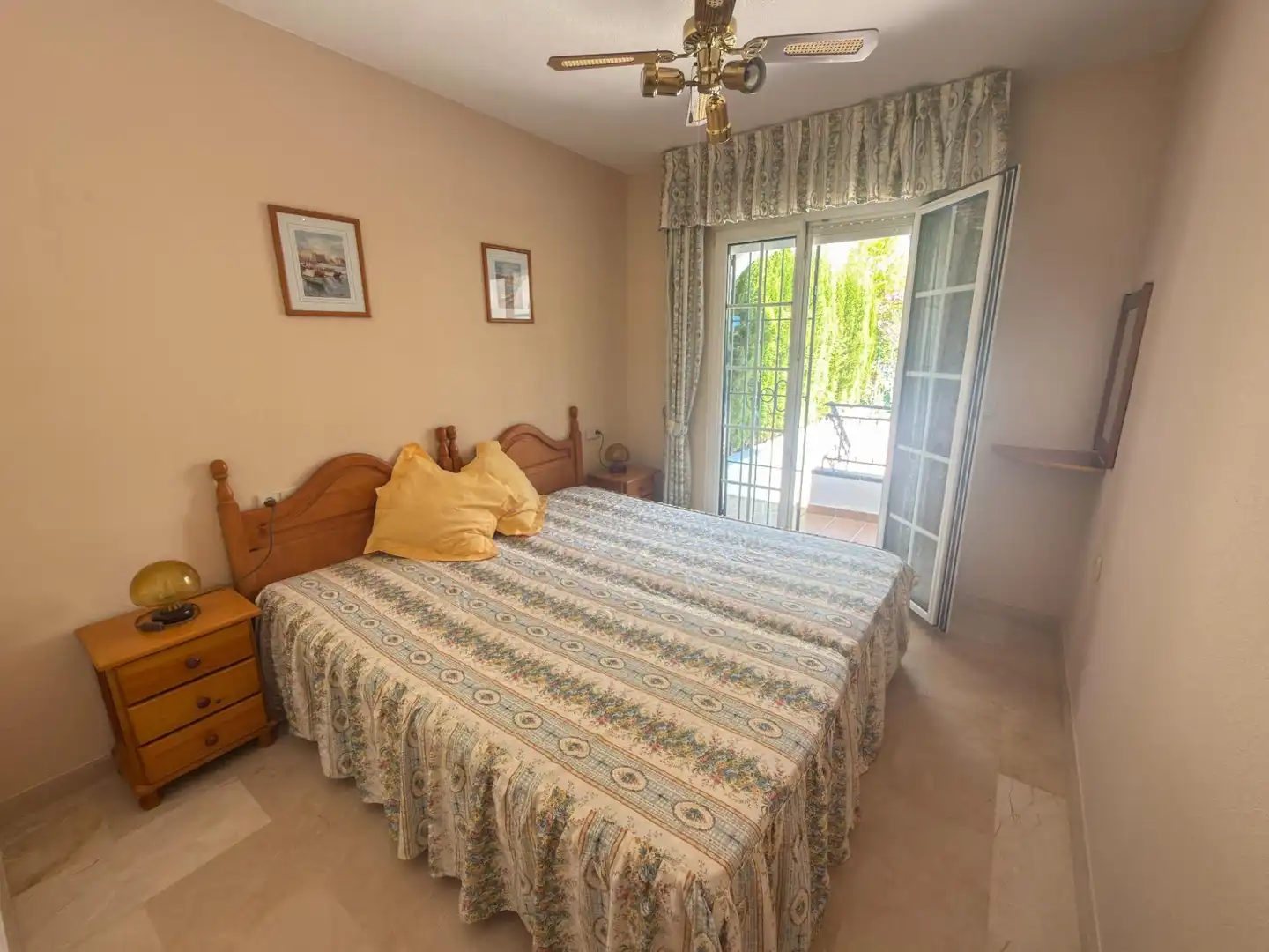 Dormitori de Casa adosada en venda en Orihuela amb Jardí privat, Terrassa i Moblat