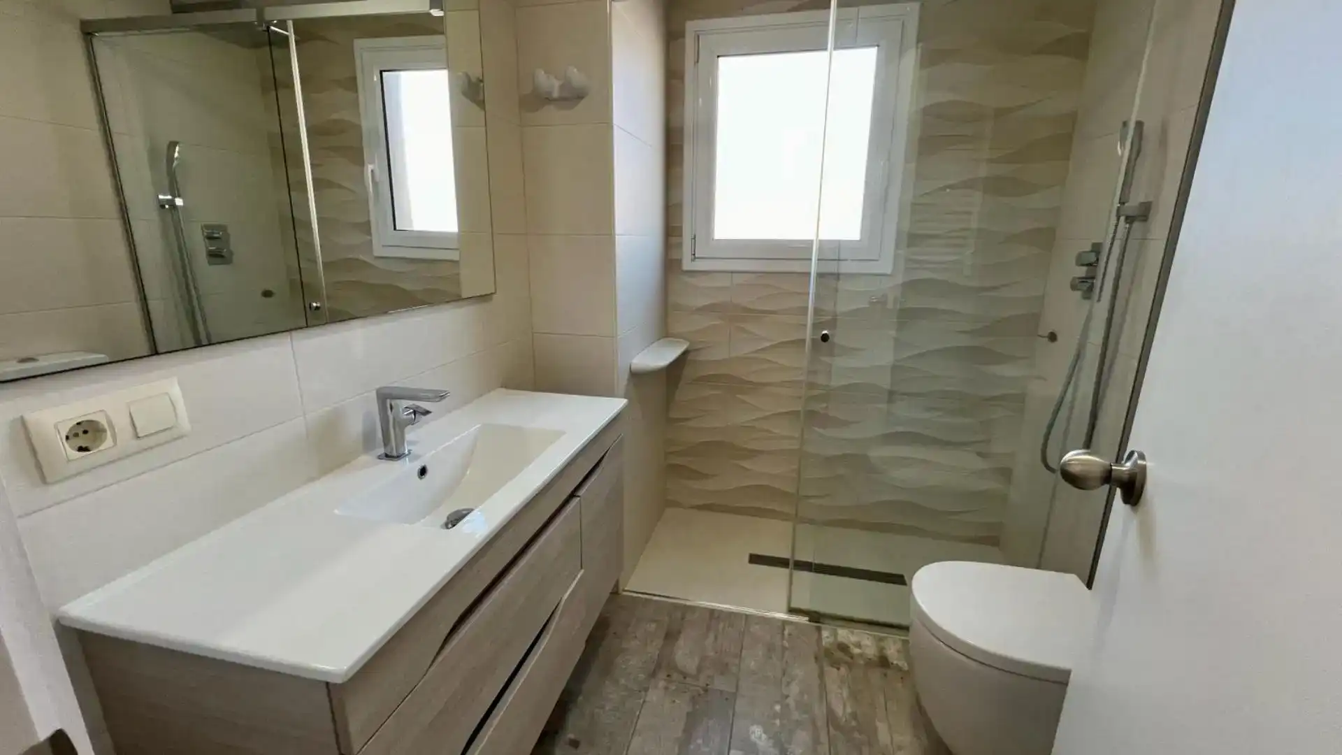 Bany de Apartament en venda en L'Estartit amb Aire condicionat i Balcó