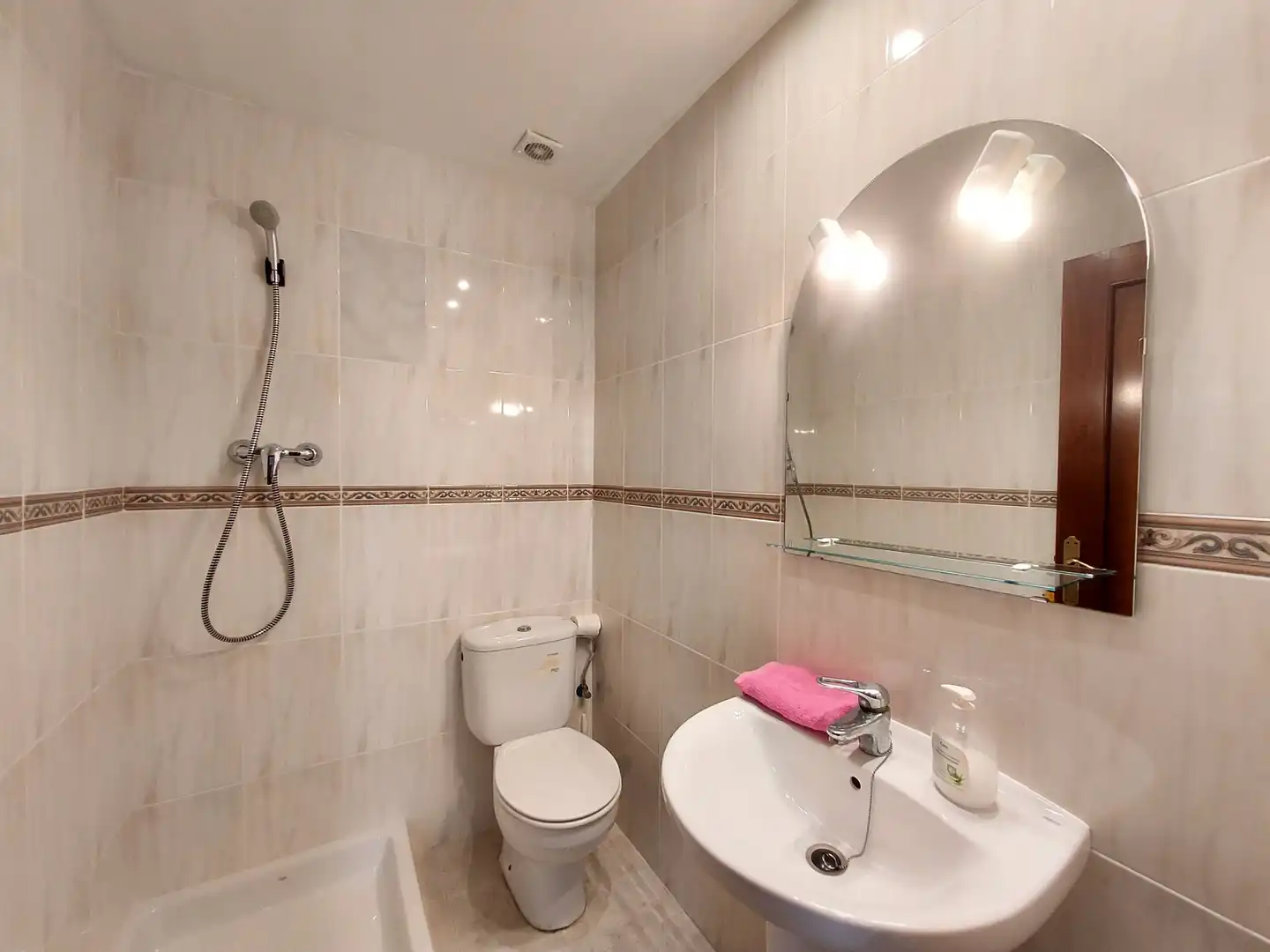 Baño de Casa adosada en venta en El Vendrell con Jardín privado, Terraza y Piscina