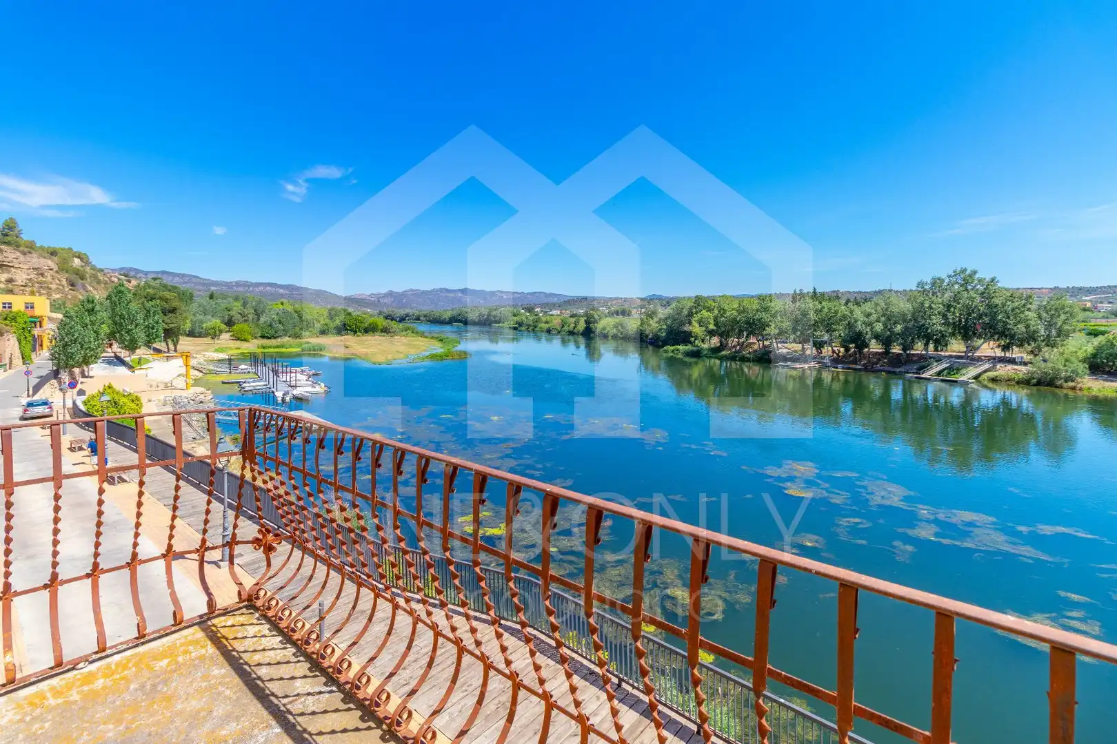Vista exterior de Casa o xalet en venda en Móra d'Ebre amb Terrassa i Traster