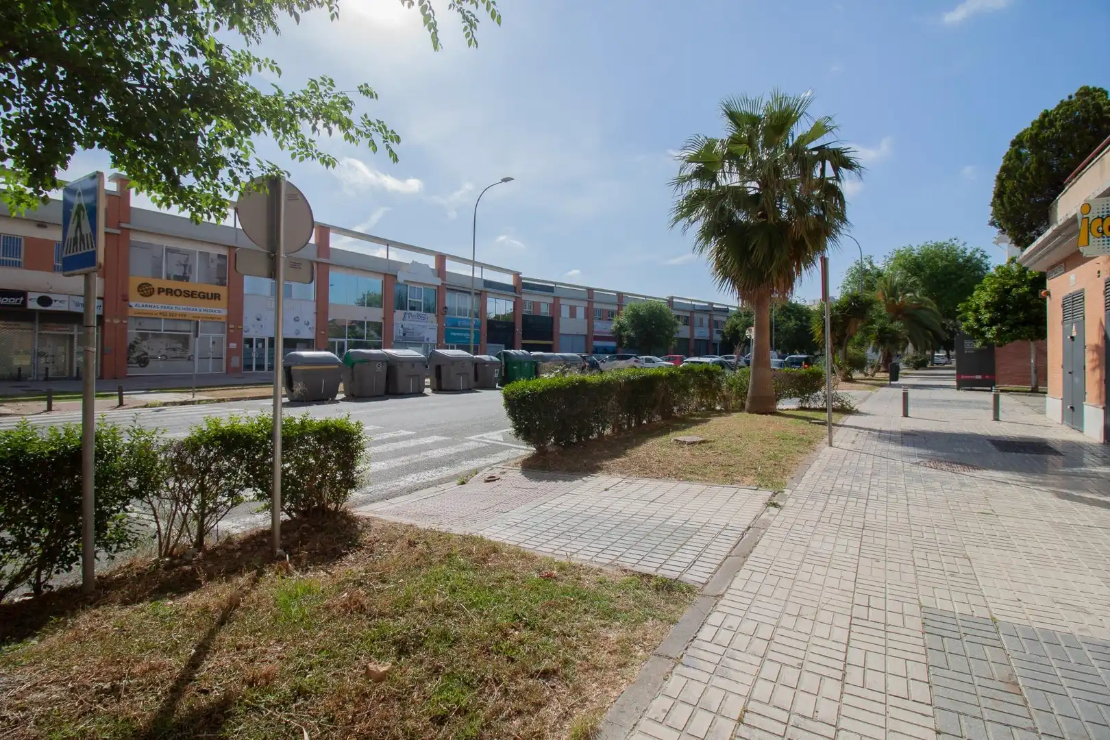 Vista exterior de Local en venta en Sevilla