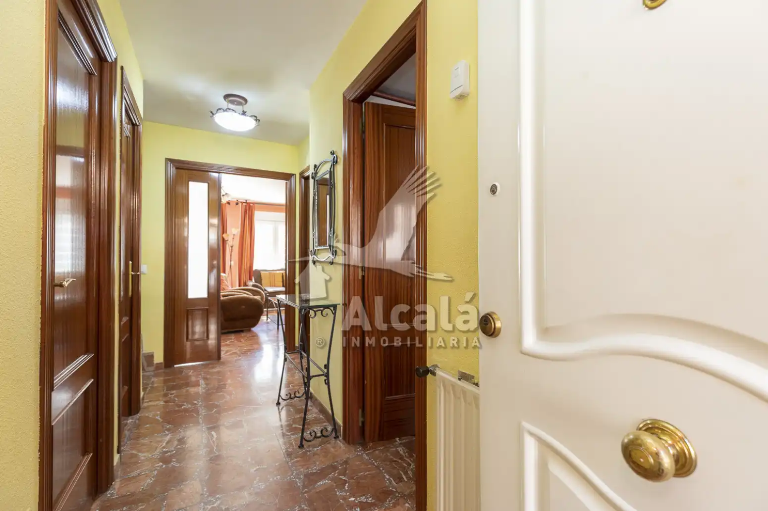Einfamilien-Reihenhaus zum Verkauf in Alcalá de Henares mit Heizung, Parkett und Schwimmbad